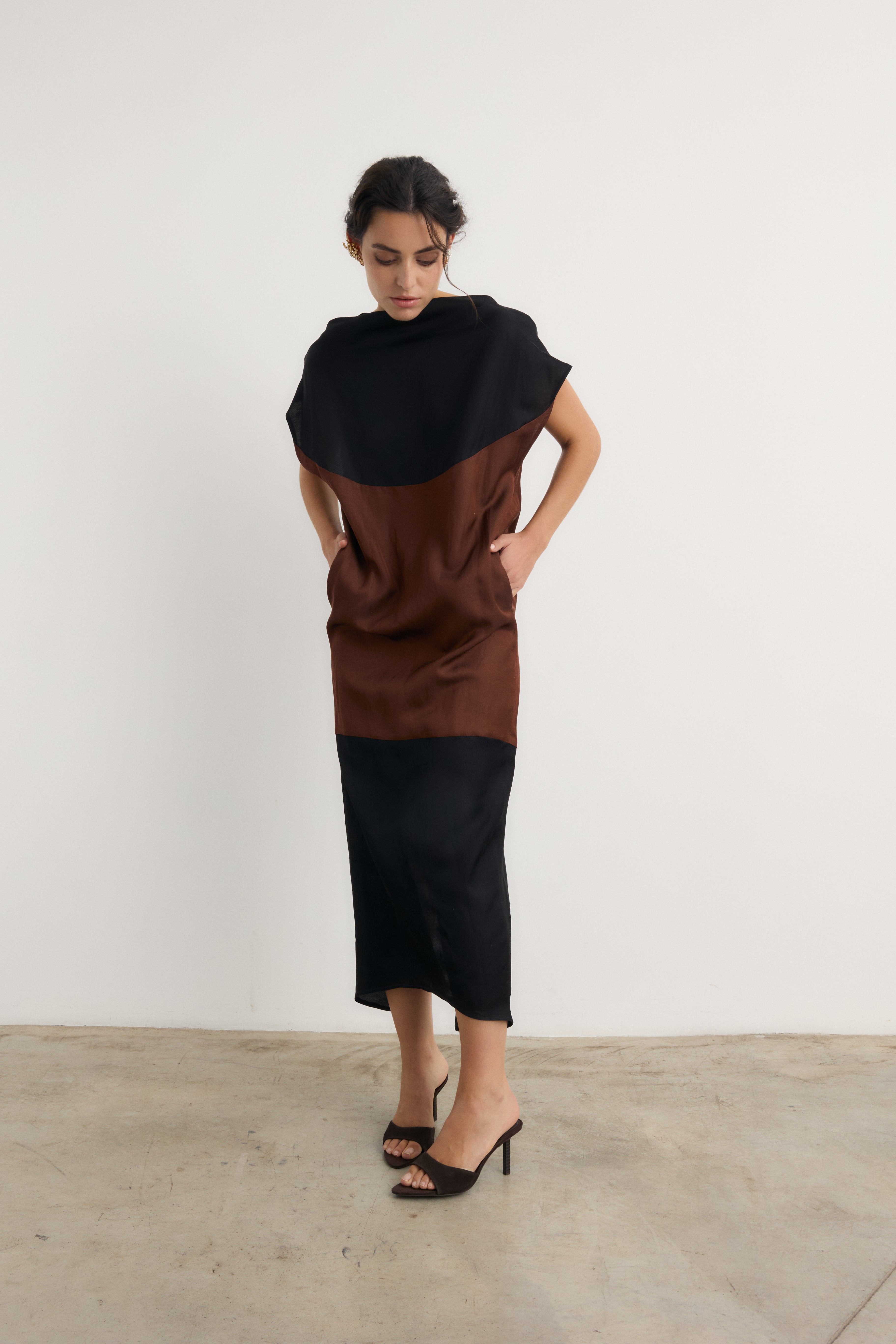 Vestido Nefertiti marrón-negro