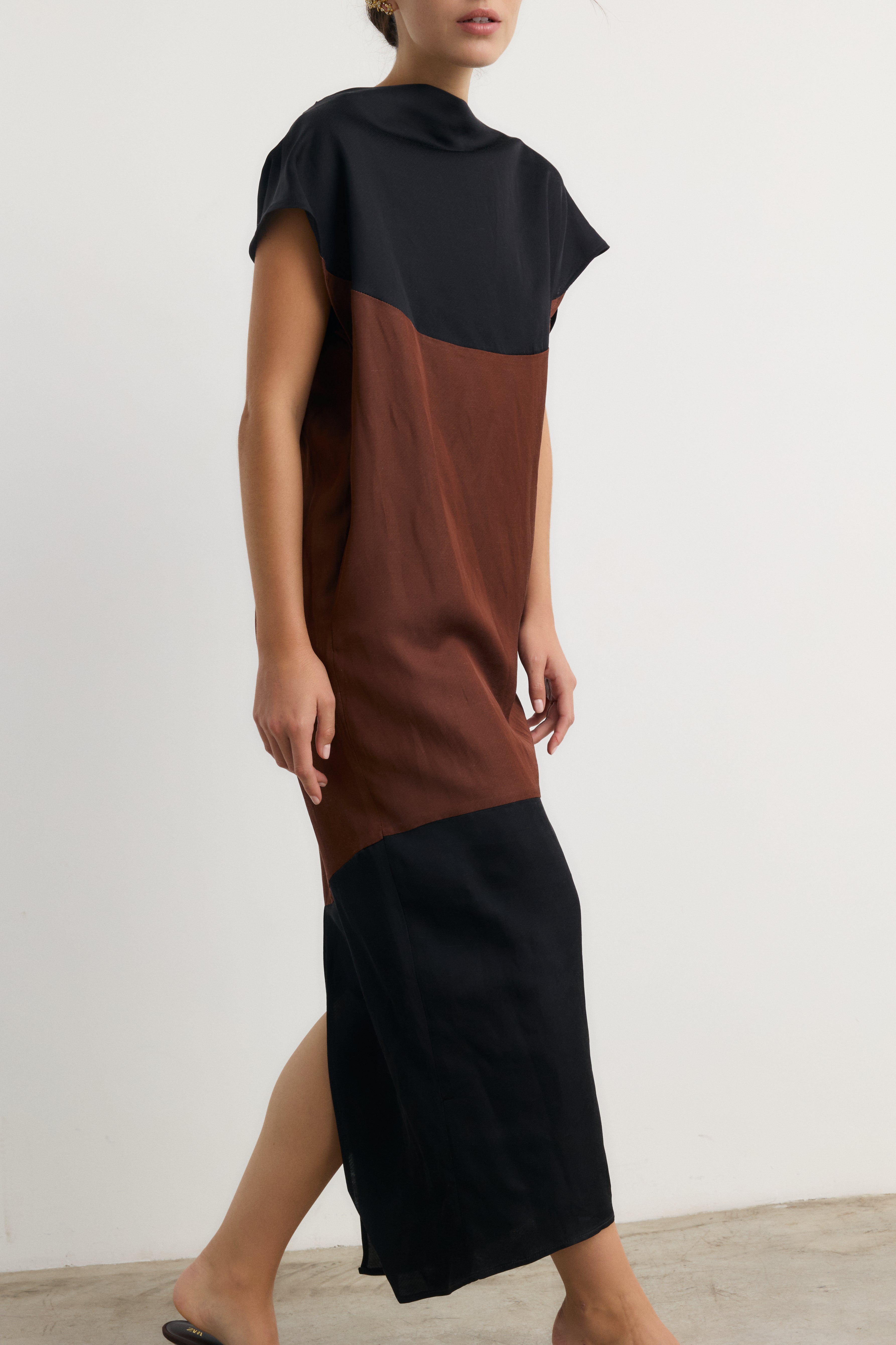 Vestido Nefertiti marrón-negro